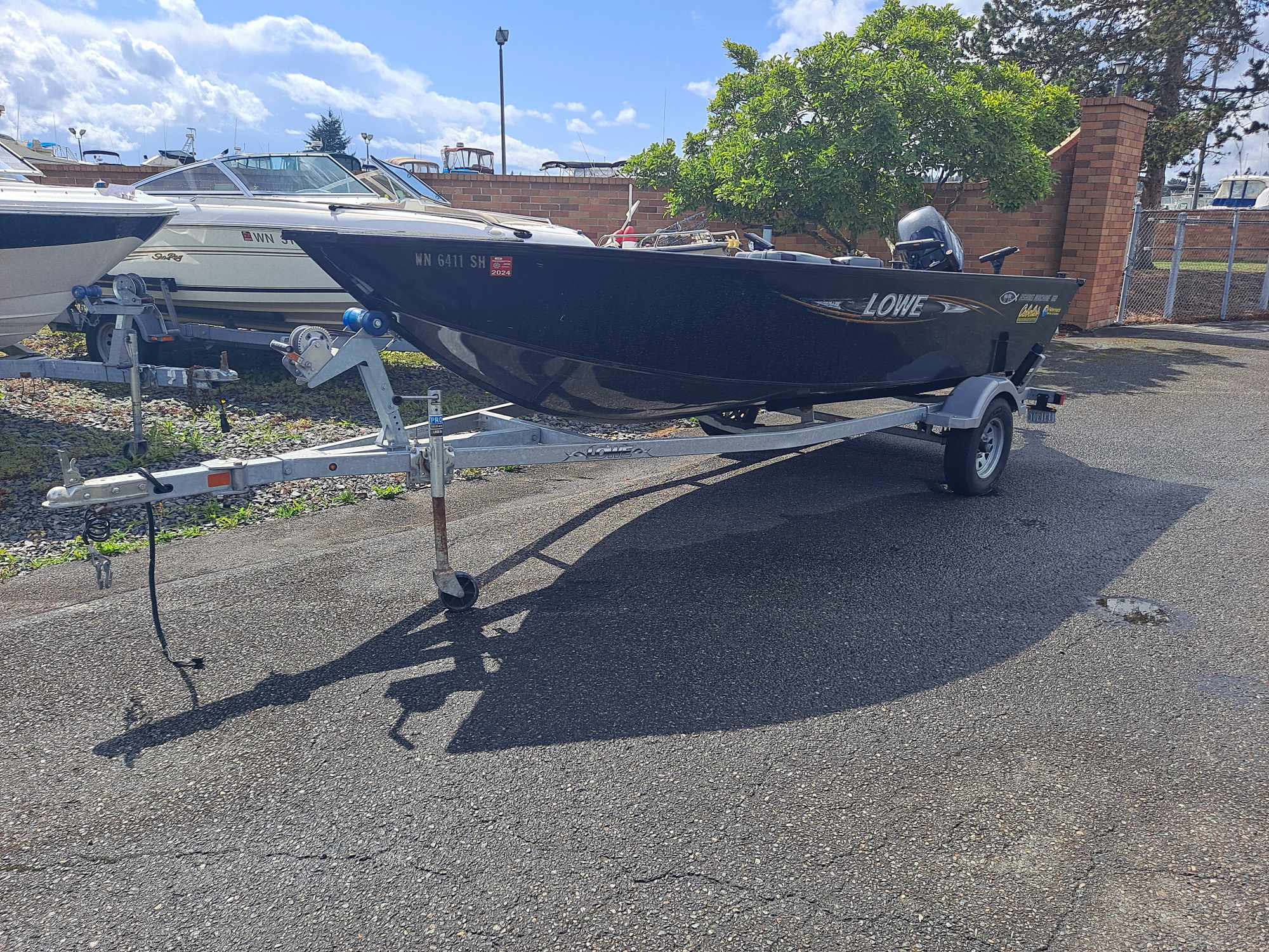2015 Lowe Fishing Machine 160